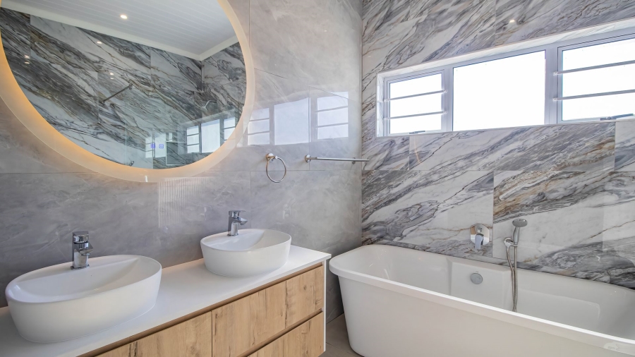 4 Bedroom Property for Sale in Country Club Western Cape